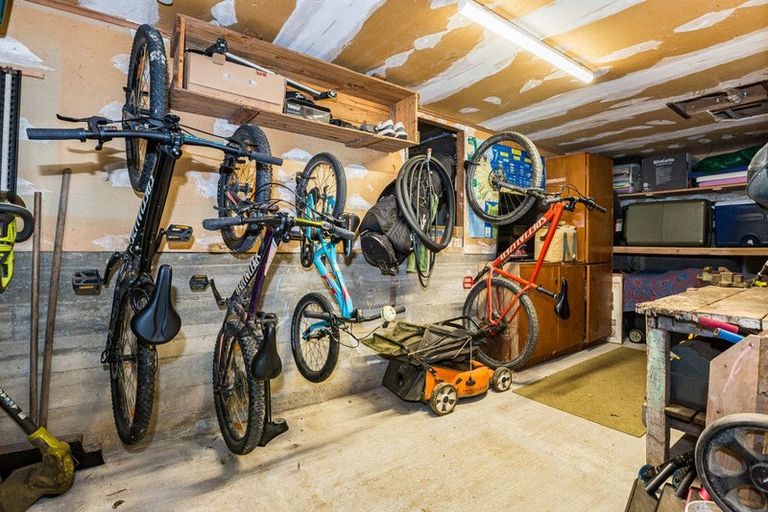 Photo of property in 35a Braithwaite Street, Karori, Wellington, 6012