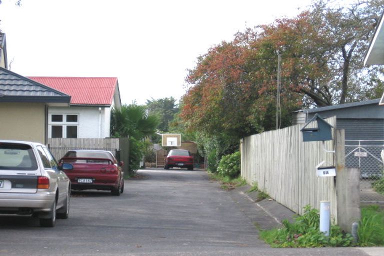 Photo of property in 5 Don Buck Road, Henderson, Auckland, 0614