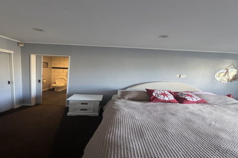 Photo of property in 158 Akaroa Drive, Maupuia, Wellington, 6022