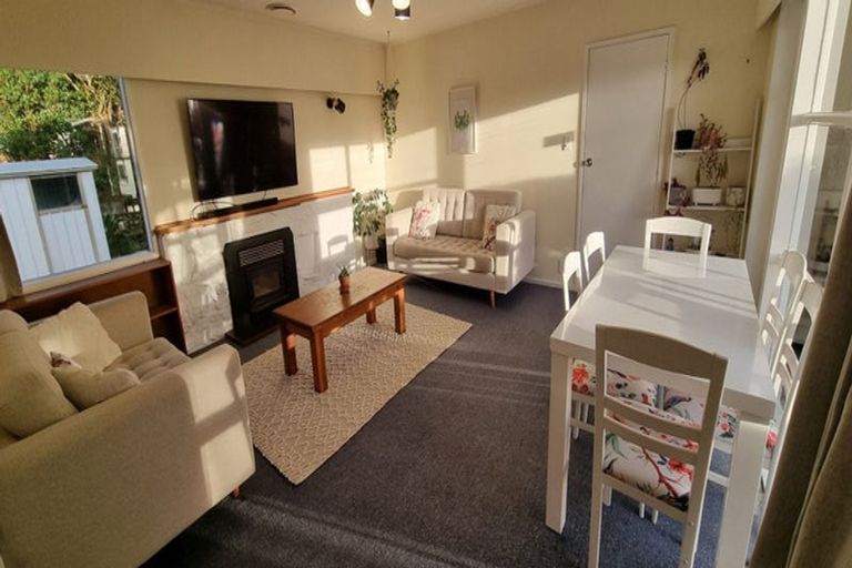 Photo of property in 14 Robert Street, Newlands, Wellington, 6037