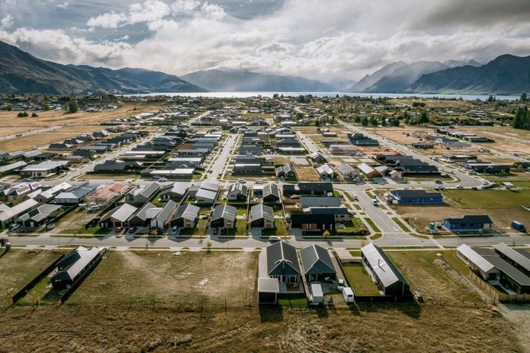 Photo of property in 105 Burdon Loop, Lake Hawea, 9382