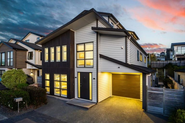 Photo of property in 6 Turutu Place, Long Bay, Auckland, 0630