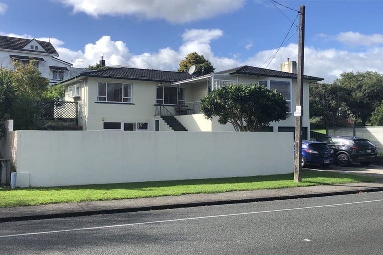 Photo of property in 273 Tukapa Street, Hurdon, New Plymouth, 4310