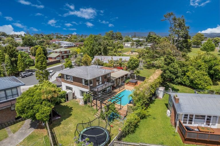 Photo of property in 10 Porter Avenue, Te Atatu South, Auckland, 0610