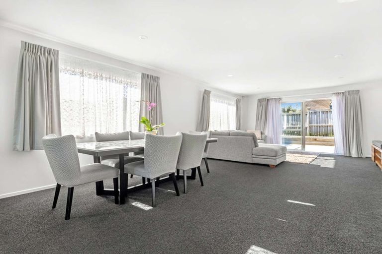 Photo of property in 8 Verdot Close, Kumeu, 0810