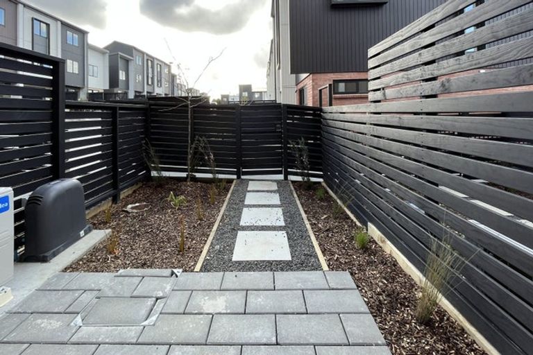 Photo of property in 2/60 Selo Street, Glen Eden, Auckland, 0602