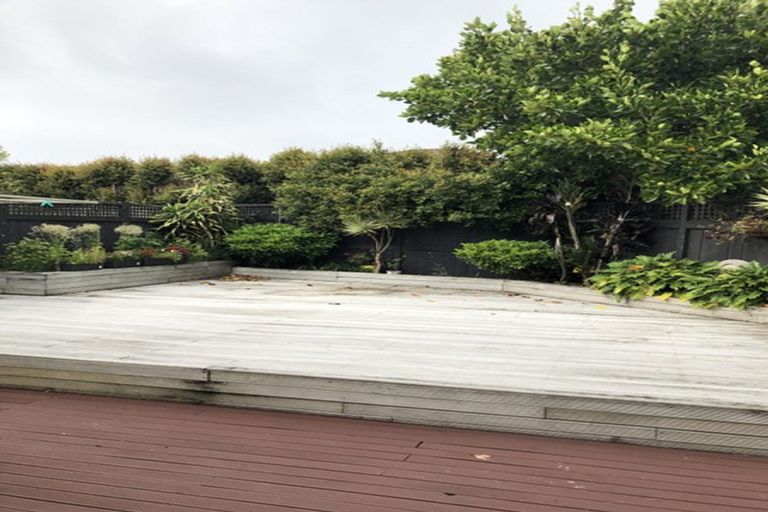 Photo of property in 52 Provence Esplanade, Te Atatu Peninsula, Auckland, 0610