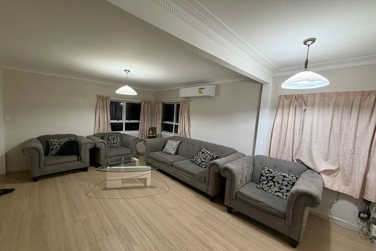 Photo of property in 15 Sturdee Road, Manurewa, Auckland, 2102