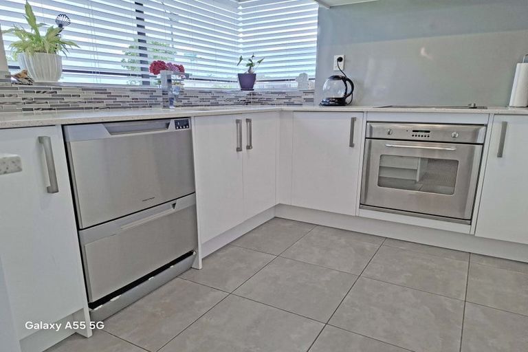 Photo of property in 45 Riverstone Road, Te Atatu Peninsula, Auckland, 0610