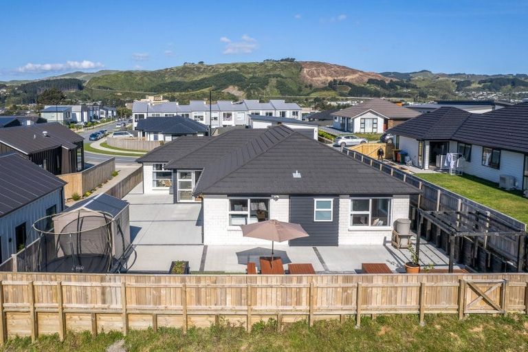 Photo of property in 40 Hokioi Drive, Kenepuru, Porirua, 5022