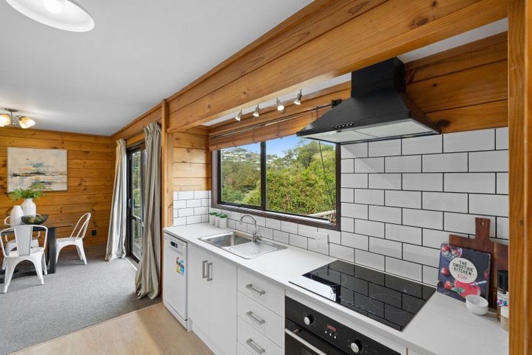 Photo of property in 64 Bassett Road, Johnsonville, Wellington, 6037