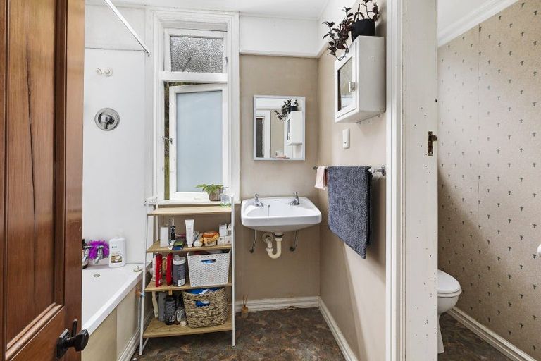 Photo of property in 97 Webb Street, Mount Cook, Wellington, 6011