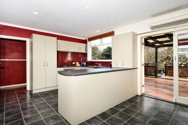 Photo of property in 291 Henderson Valley Road, Henderson, Auckland, 0612
