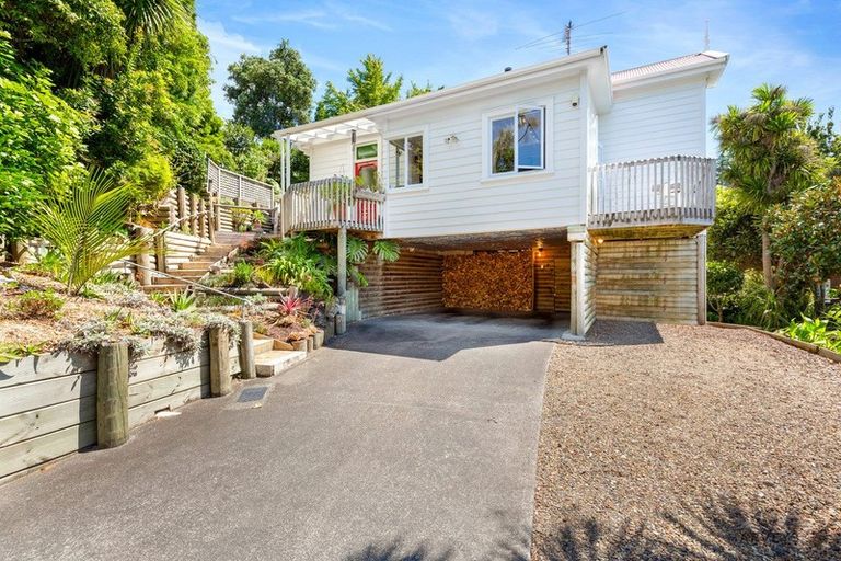 Photo of property in 49 West Lynn Road, Titirangi, Auckland, 0604