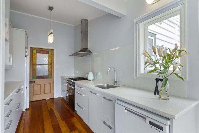 Photo of property in 25 Huka Road, Birkenhead, Auckland, 0626