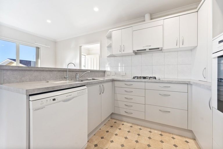 Photo of property in 147 Tukapa Street, Westown, New Plymouth, 4310