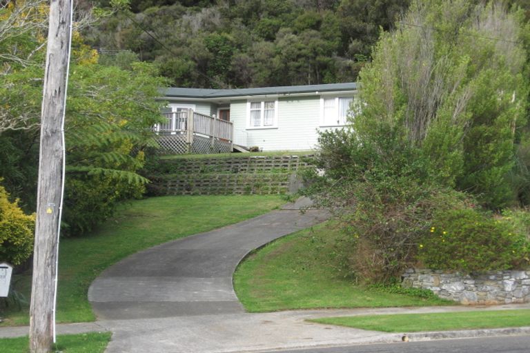 Photo of property in 39 Lowry Crescent, Stokes Valley, Lower Hutt, 5019