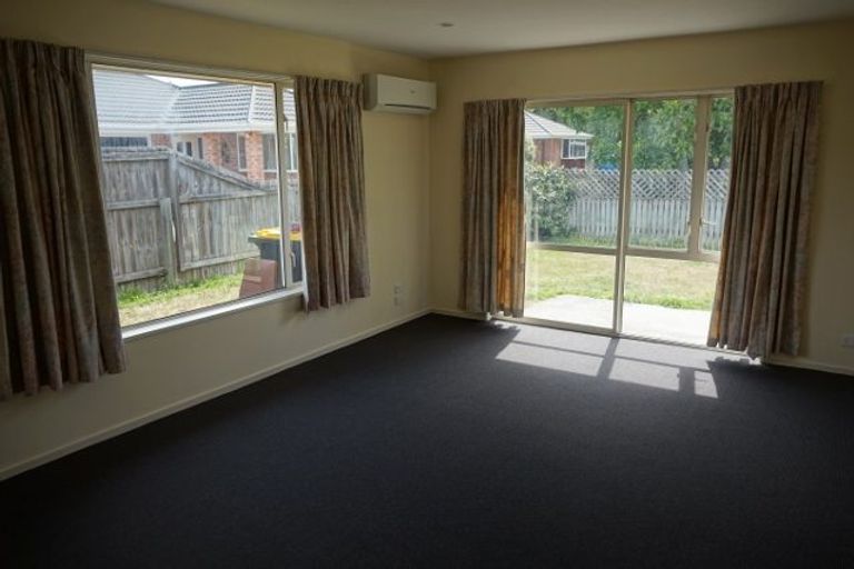 Photo of property in 2/80 Middlepark Road, Sockburn, Christchurch, 8042
