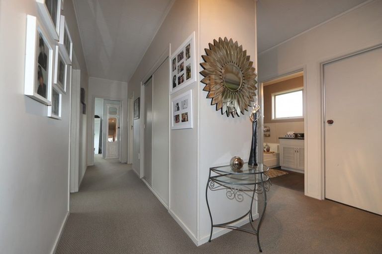Photo of property in 92 Napier Road, Havelock North, 4130