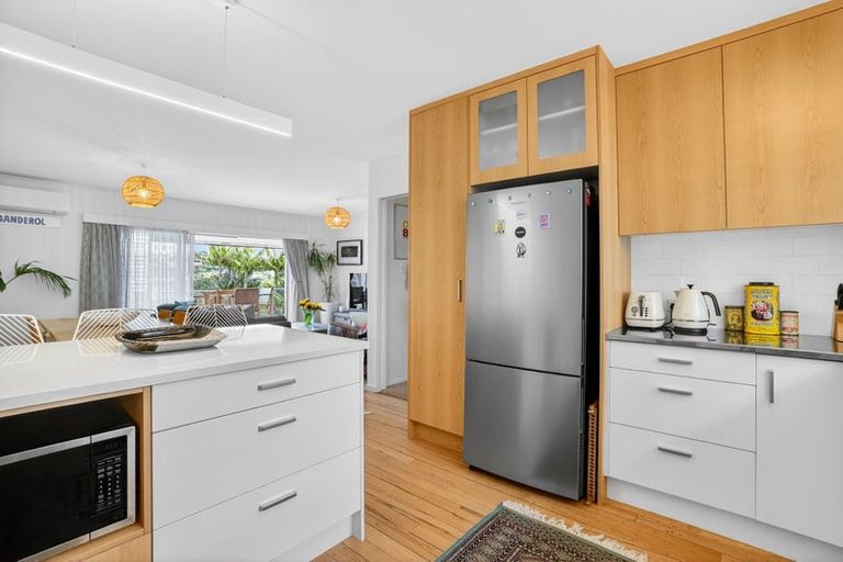 Photo of property in 2/35 Rangitoto Terrace, Milford, Auckland, 0620