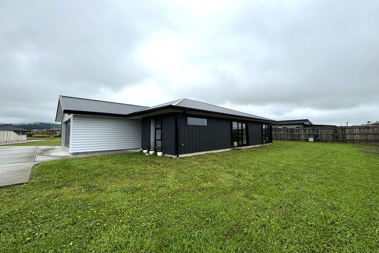 Photo of property in 6 Ash Close, Levin, 5510