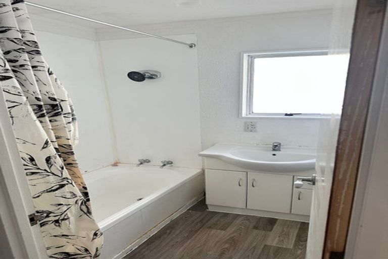 Photo of property in 24 Garton Drive, Massey, Auckland, 0614