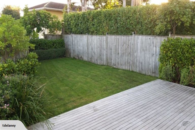 Photo of property in 60 Old Lake Road, Narrow Neck, Auckland, 0624