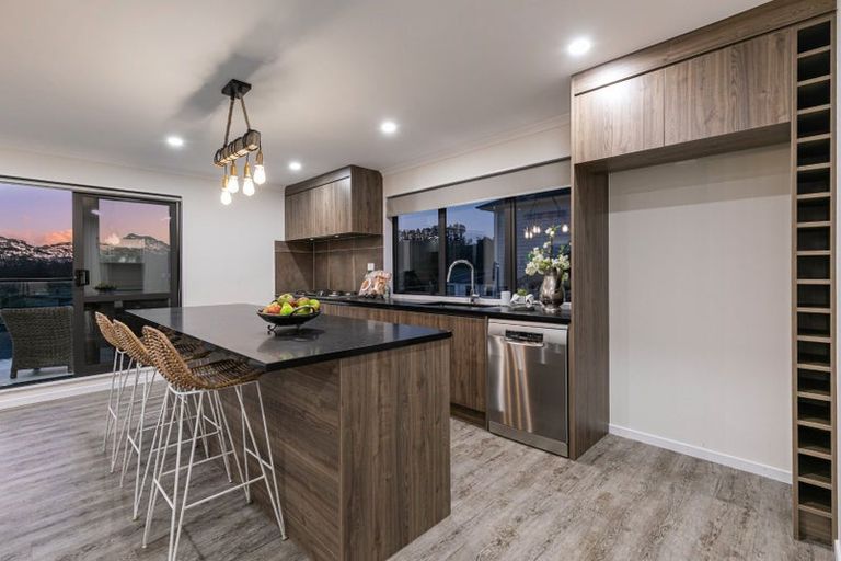 Photo of property in 5 Franheim Crescent, Orewa, 0931