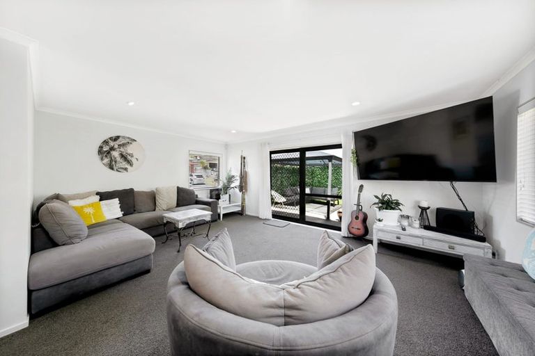 Photo of property in 63 Claverdon Drive, Massey, Auckland, 0614