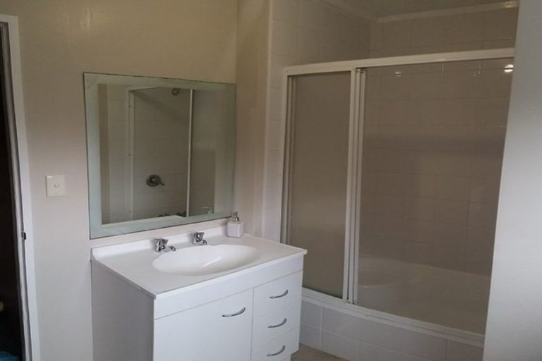 Photo of property in 6/2 Burdendale Grove, Churton Park, Wellington, 6037