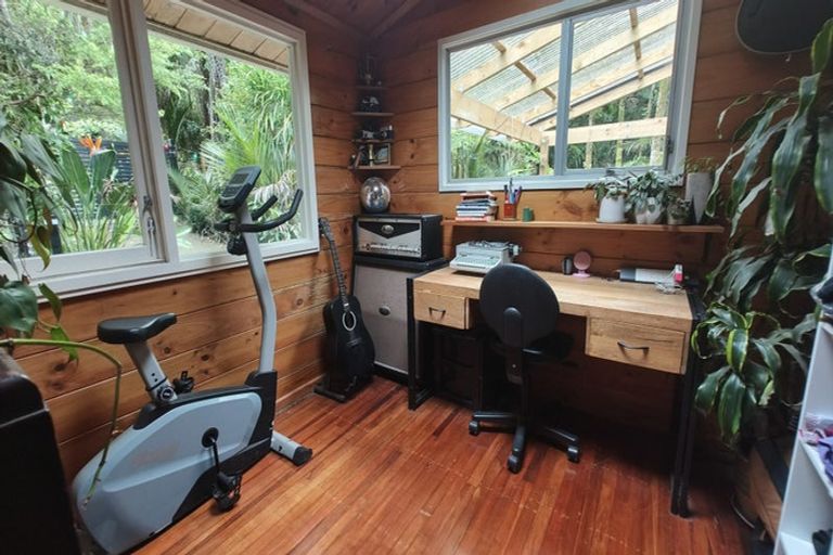 Photo of property in 26 Sylvan Valley Avenue, Titirangi, Auckland, 0604
