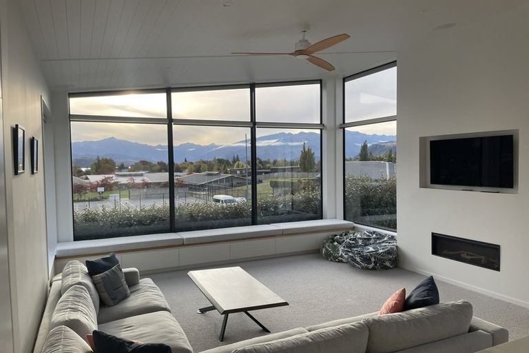 Photo of property in 11 Kereru Crescent, Wanaka, 9305