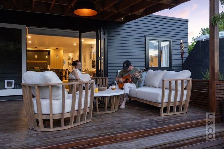 Photo of property in 50 Great North Road, Riverhead, 0820