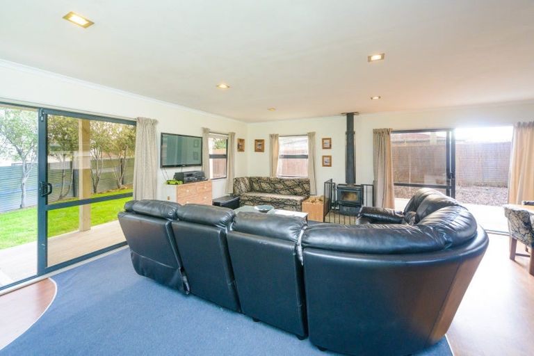 Photo of property in 130 Hillcrest Drive, Kelvin Grove, Palmerston North, 4414