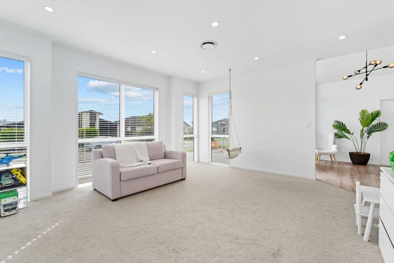 Photo of property in 3 Dida Park Drive, Kumeu, 0810