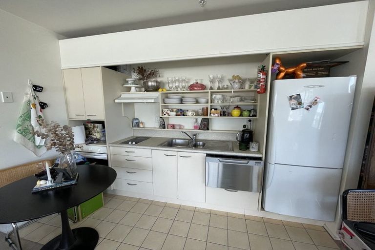Photo of property in St Peters Apartments, 9a/192 Willis Street, Te Aro, Wellington, 6011