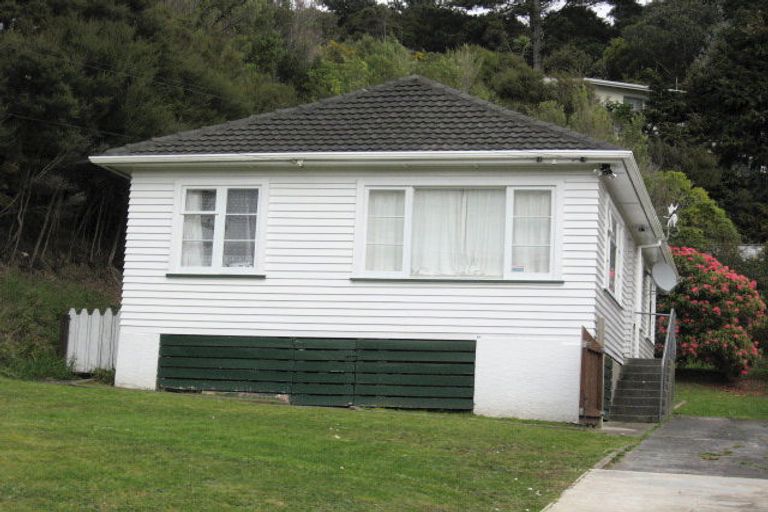 Photo of property in 27 Fraser Street, Wainuiomata, Lower Hutt, 5014