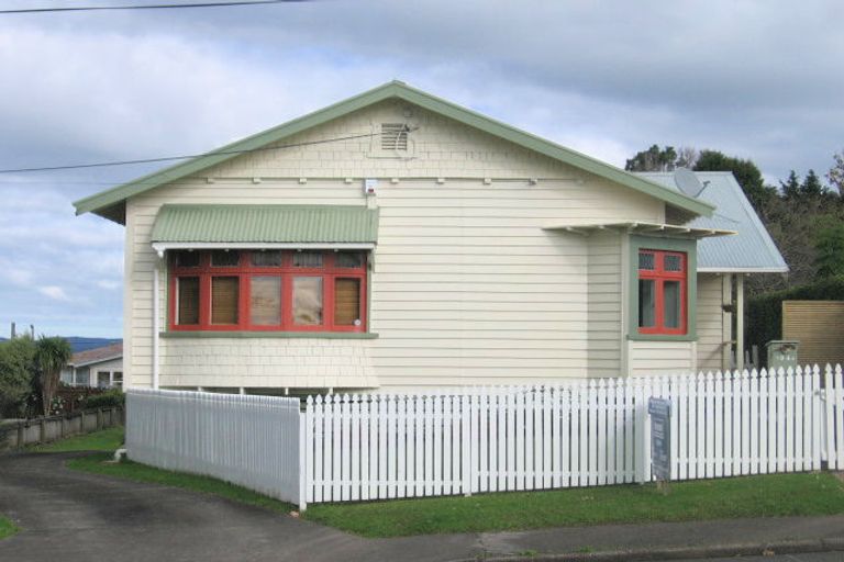 Photo of property in 2/194 Waimumu Road, Massey, Auckland, 0614