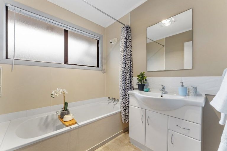 Photo of property in 72 Fraser Drive, Feilding, 4702