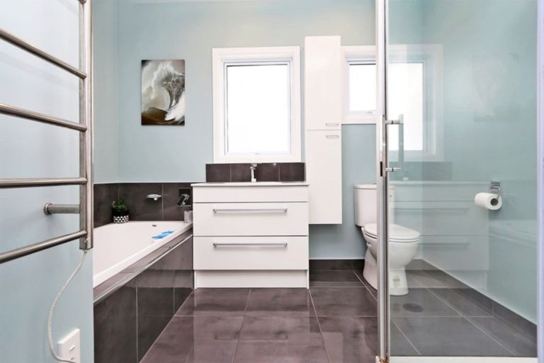 Photo of property in 4 Pembroke Street, Taradale, Napier, 4112