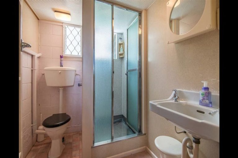 Photo of property in 21 Montana Avenue, Murrays Bay, Auckland, 0630