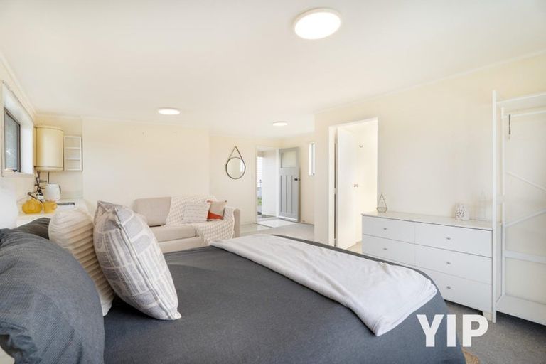 Photo of property in 62 Ruskin Road, Newlands, Wellington, 6037