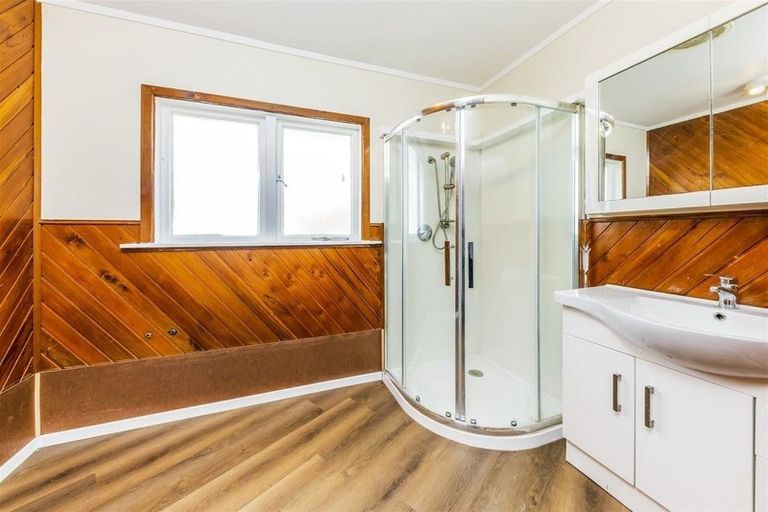 Photo of property in 65 Christmas Road, Manurewa, Auckland, 2102