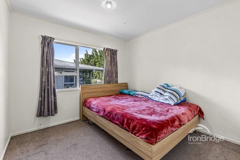 Photo of property in 71 Kemp Road, Massey, Auckland, 0614