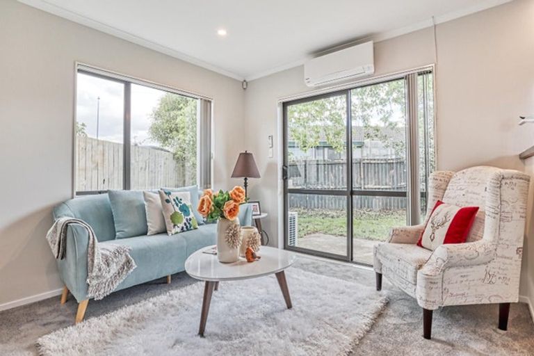 Photo of property in 2 Hamblyn Place, Ranui, Auckland, 0612