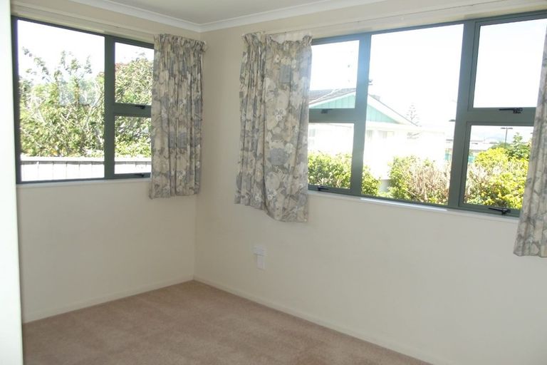 Photo of property in 2 Park Avenue, Titahi Bay, Porirua, 5022