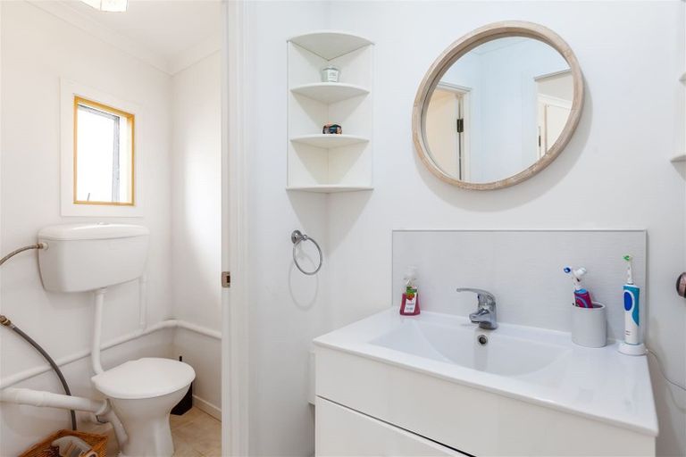 Photo of property in 57 Fairmount Road, Titirangi, Auckland, 0604