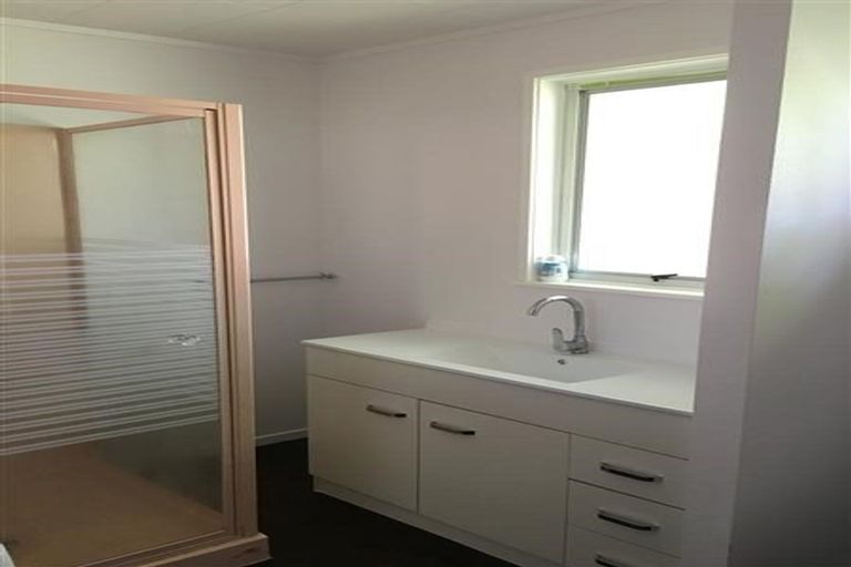 Photo of property in 51 Normanton Street, Glenfield, Auckland, 0629