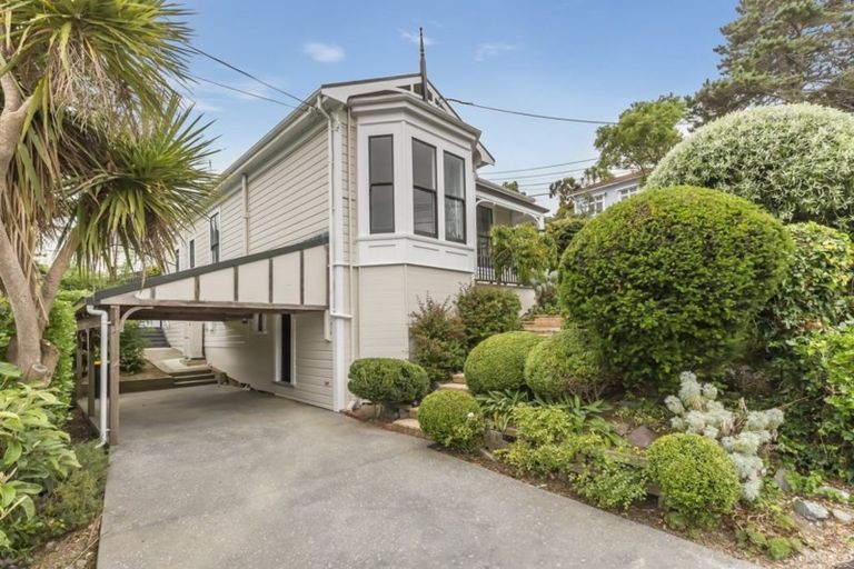 Photo of property in 12 Eden Street, Island Bay, Wellington, 6023