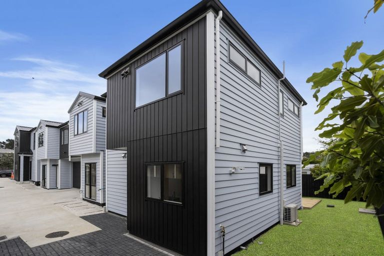 Photo of property in 21a Pipitea Place, Massey, Auckland, 0614